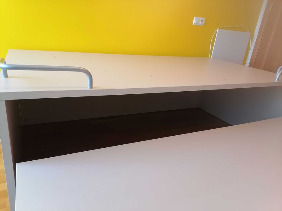Cama dupla juvenil com gavetões