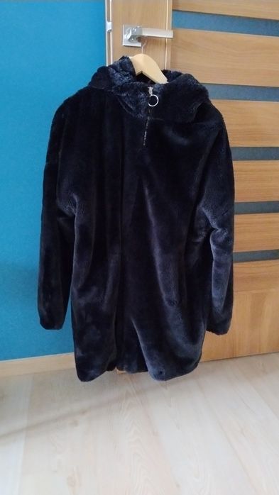 Sztuczne czarne futro futerko Reserved rozmiar 40/42 suwak kaptur