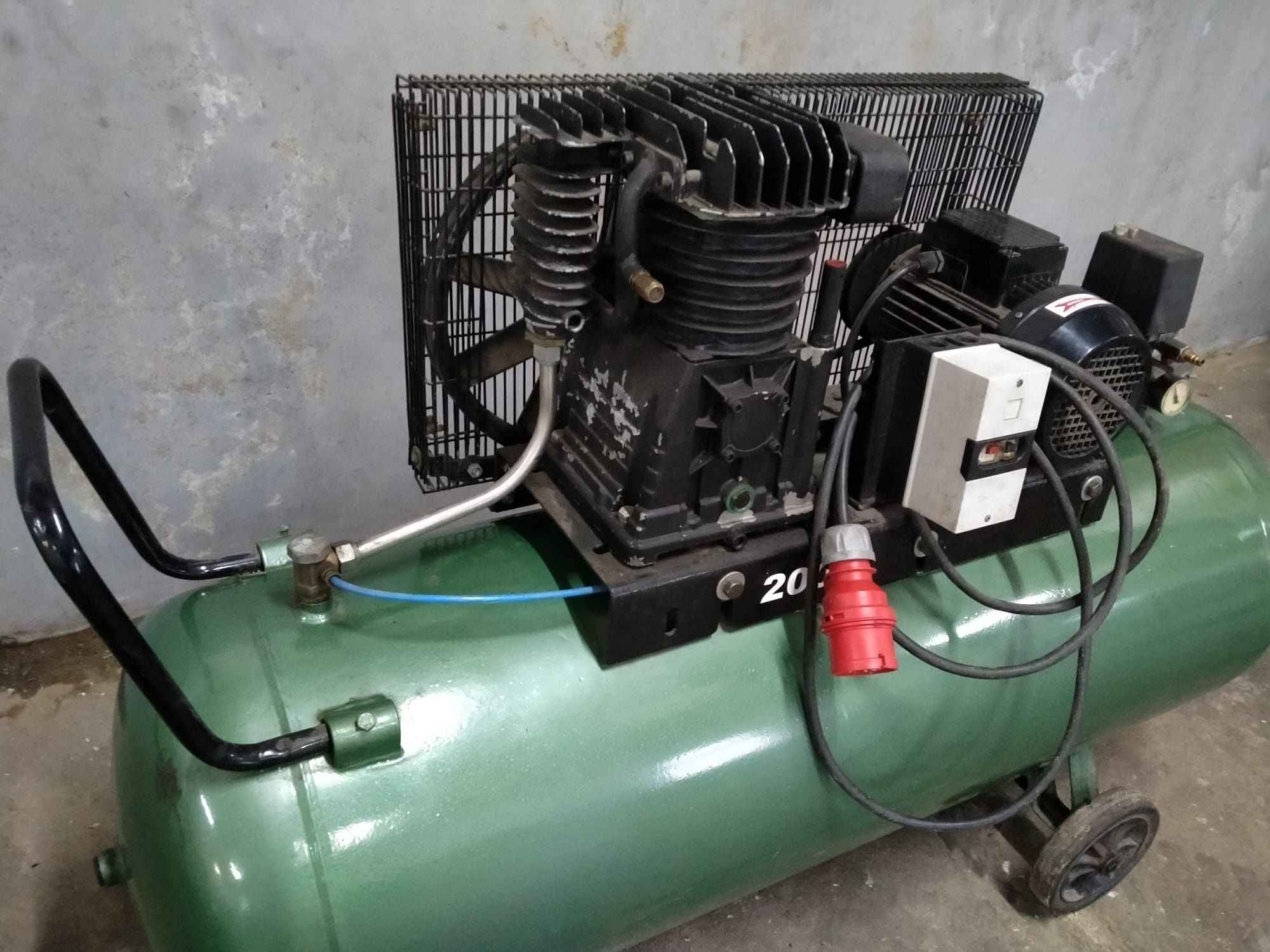 Compressor de ar trifásico 200 litros