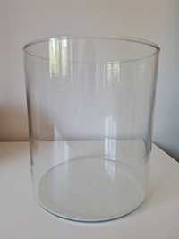 Szklany wazon lub doniczka