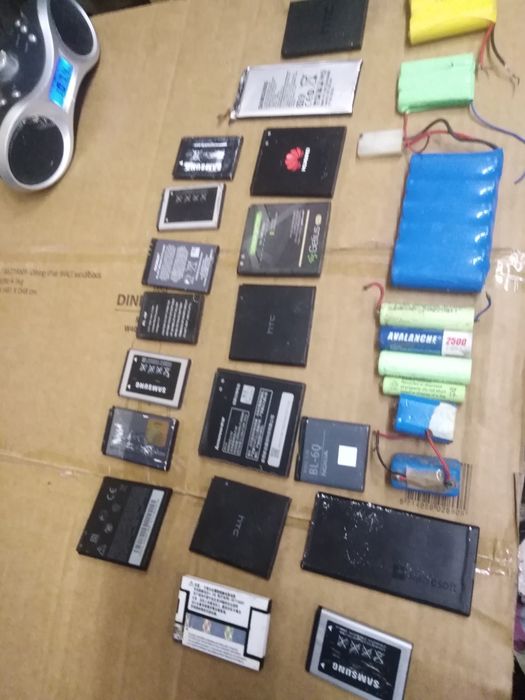 От телефонов аккумуляторы