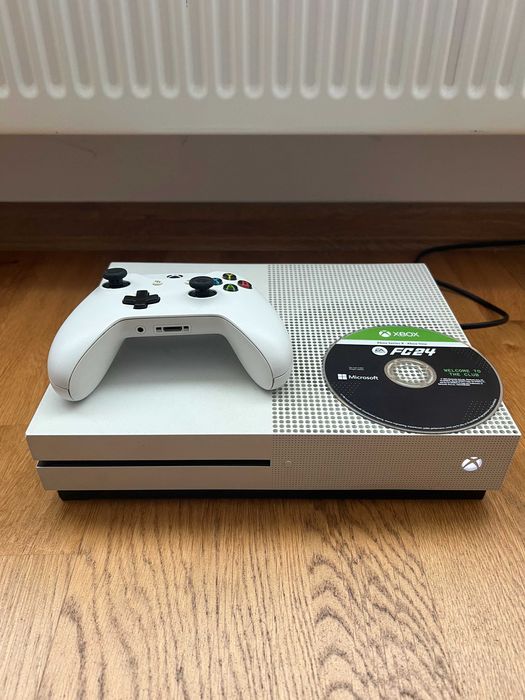 Xbox One S + pad + EA FC24 + 12 gier