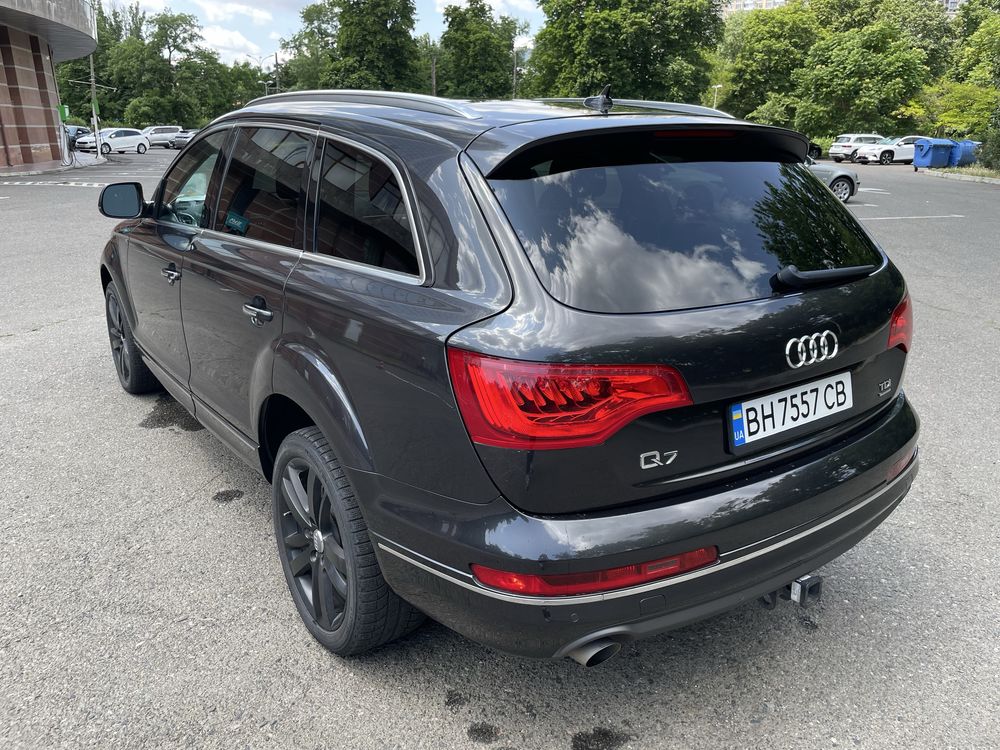 Audi Q7 3.0 TDI Sline Premium Plus в очень хорошем состоянии