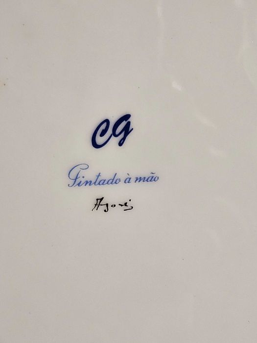 Prato NOVO em porcelana, pintado à mão e assinado, das Bodas de Ouro