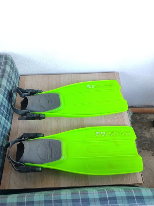 Barbatanas muito boas como novas