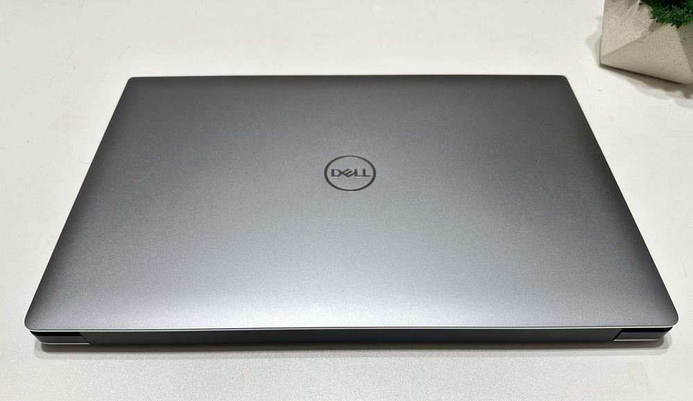 DELL Precision 5540 15,6"FHD IPS | i9-9880HK|32 DDR4|SSD512|NVIDIA 4Gb