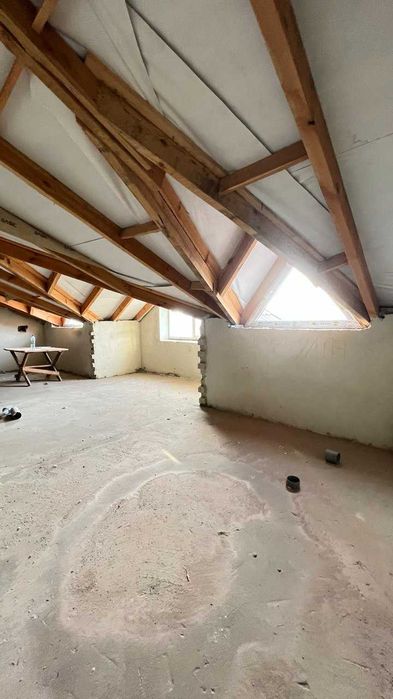 Продаж затишної мансарди в історичнійЖовкві!58 м² | 6 поверх С.Петлюри