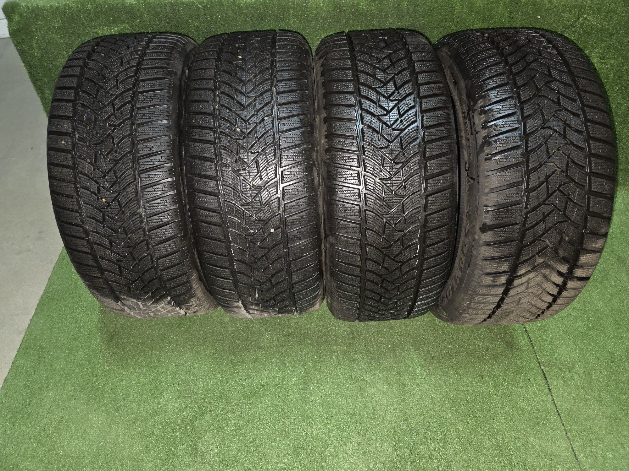 Sprzedam opony zimowe Dunlop  235/45R18 jak nowe