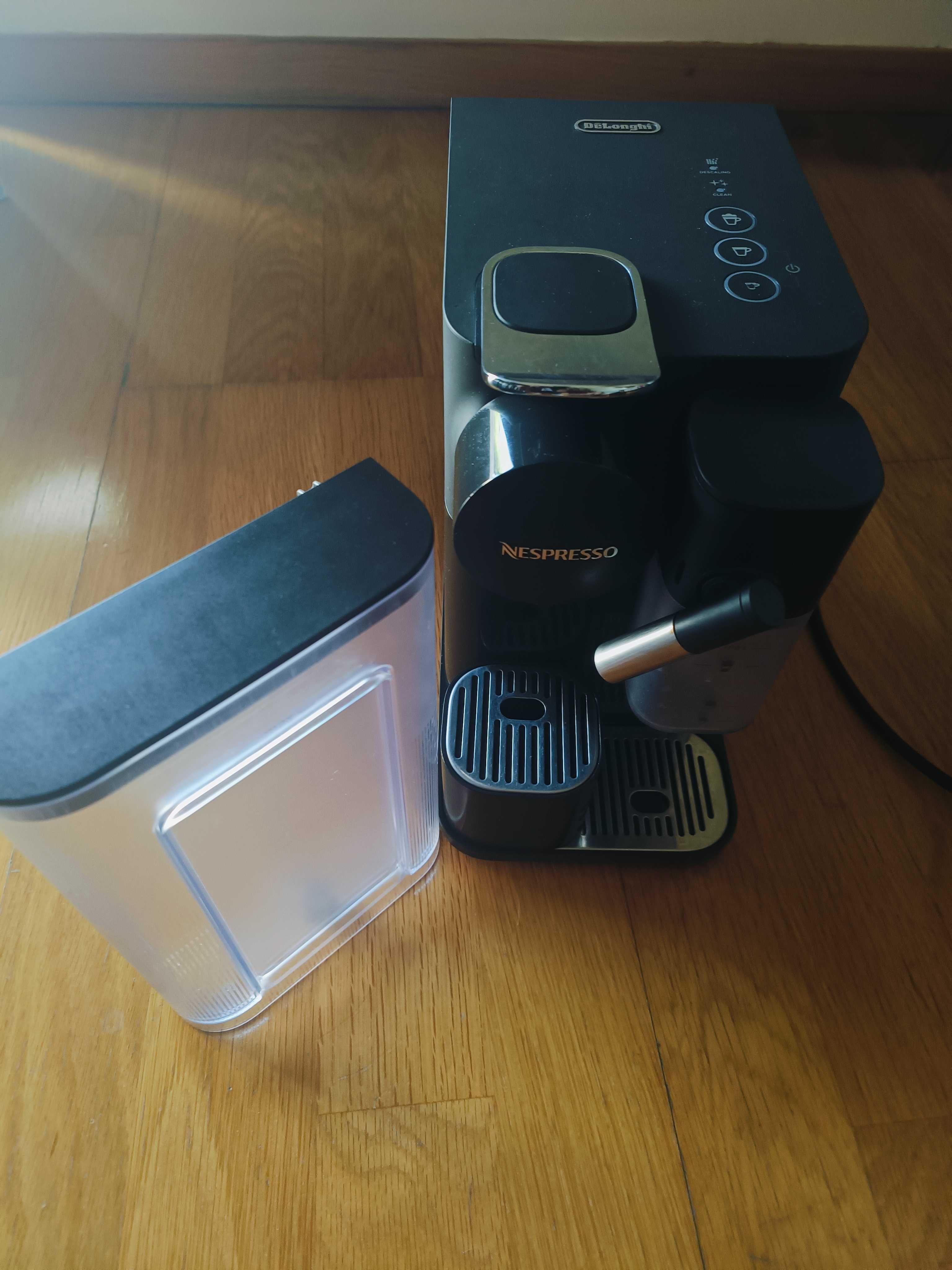 Máquina café Lattissima One Nespresso
