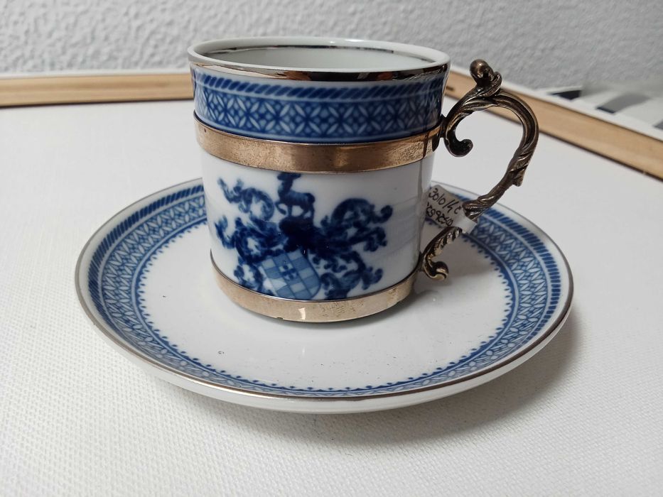 Chávena com Pires em porcelana com aplicações em prata