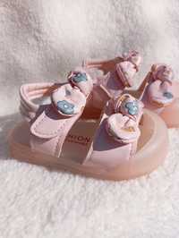 Дитячі сандалі  білі або рожеві
