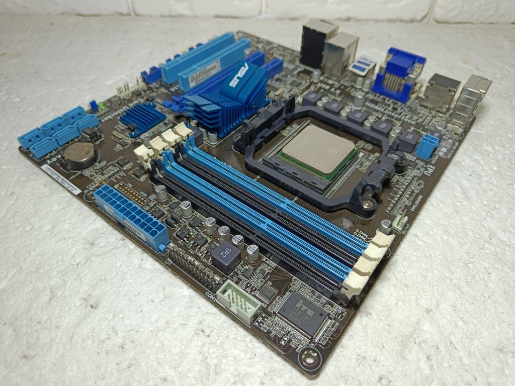 КОМПЛЕКТ Материнська AMD ASUS M5A78L-M / USB3 + проц AMD FX6300 sAM3+