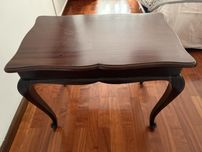 Mesa de Apoio Clássica em Madeira Maciça