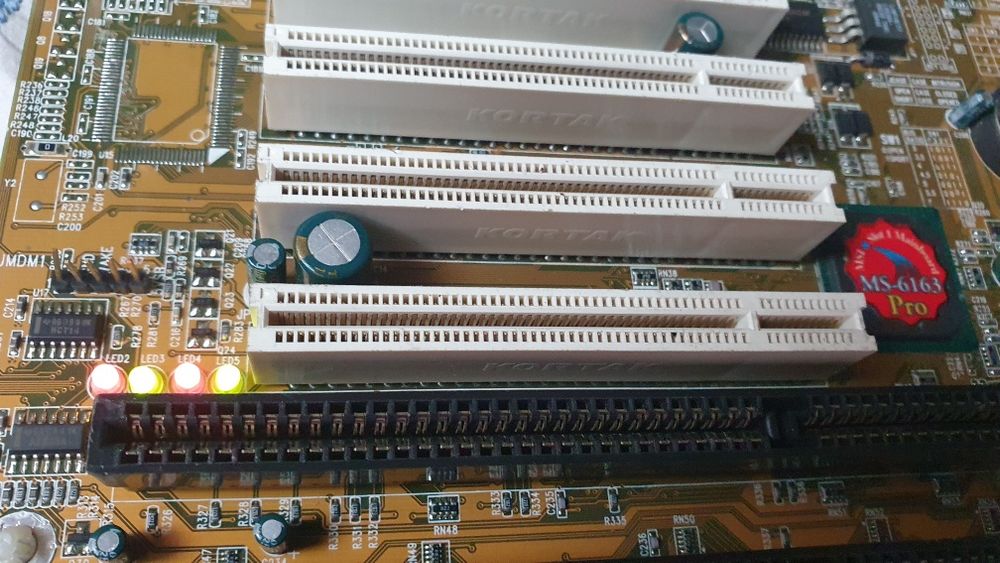 MSI MS-6163 Pro SLOT1 i440BX Retro 3 kondensatory napuchnięte.