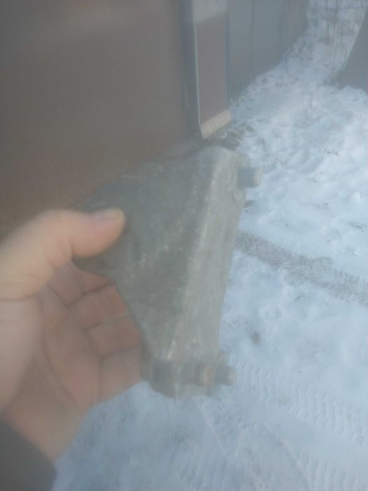 Продам кронштейн верхньої подушки двигуна Опель вектра б