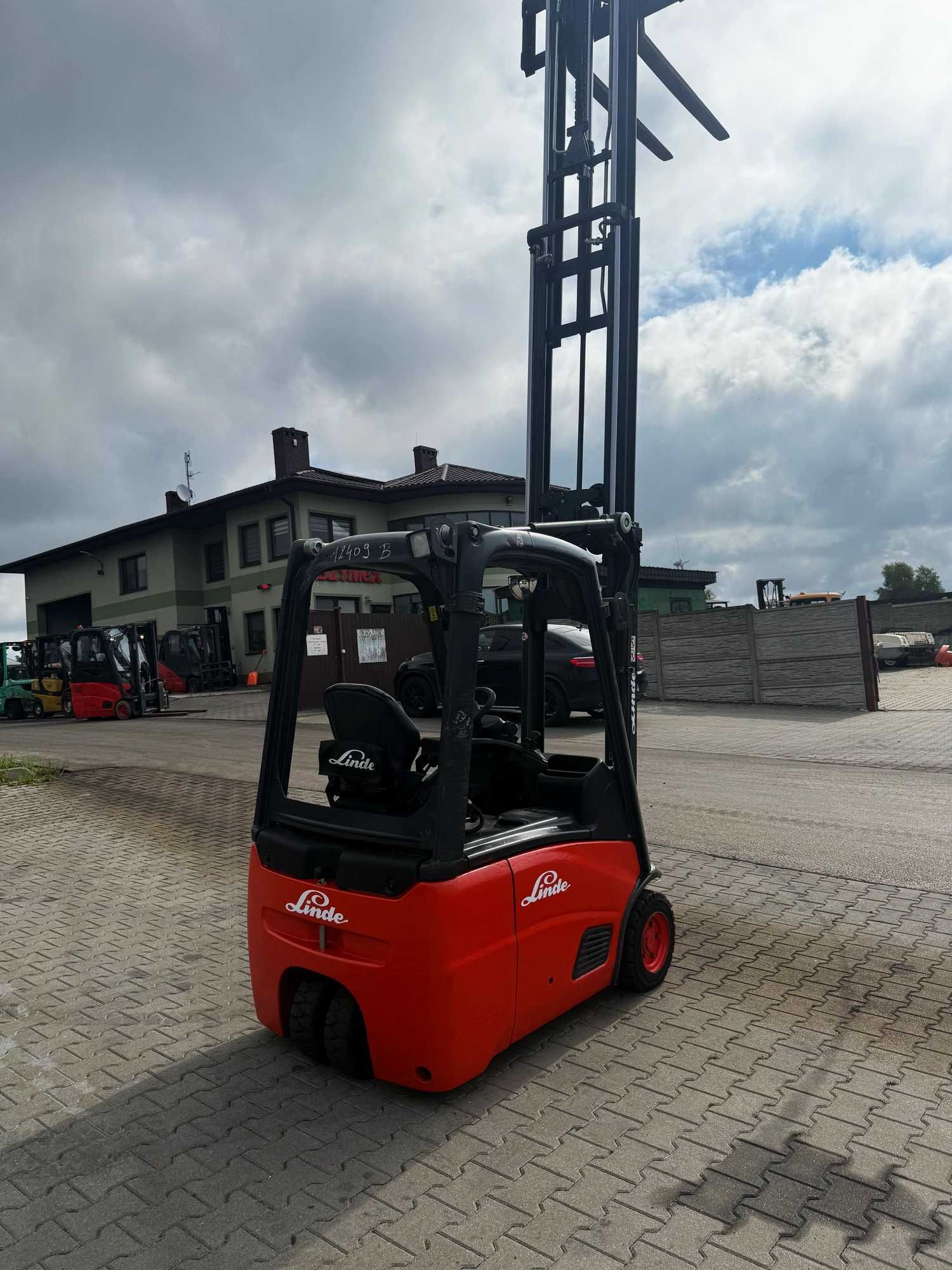 wózek widłowy elektryczny LINDE E14-01 1.4T Triplex 4.60m 6600mtg 2012