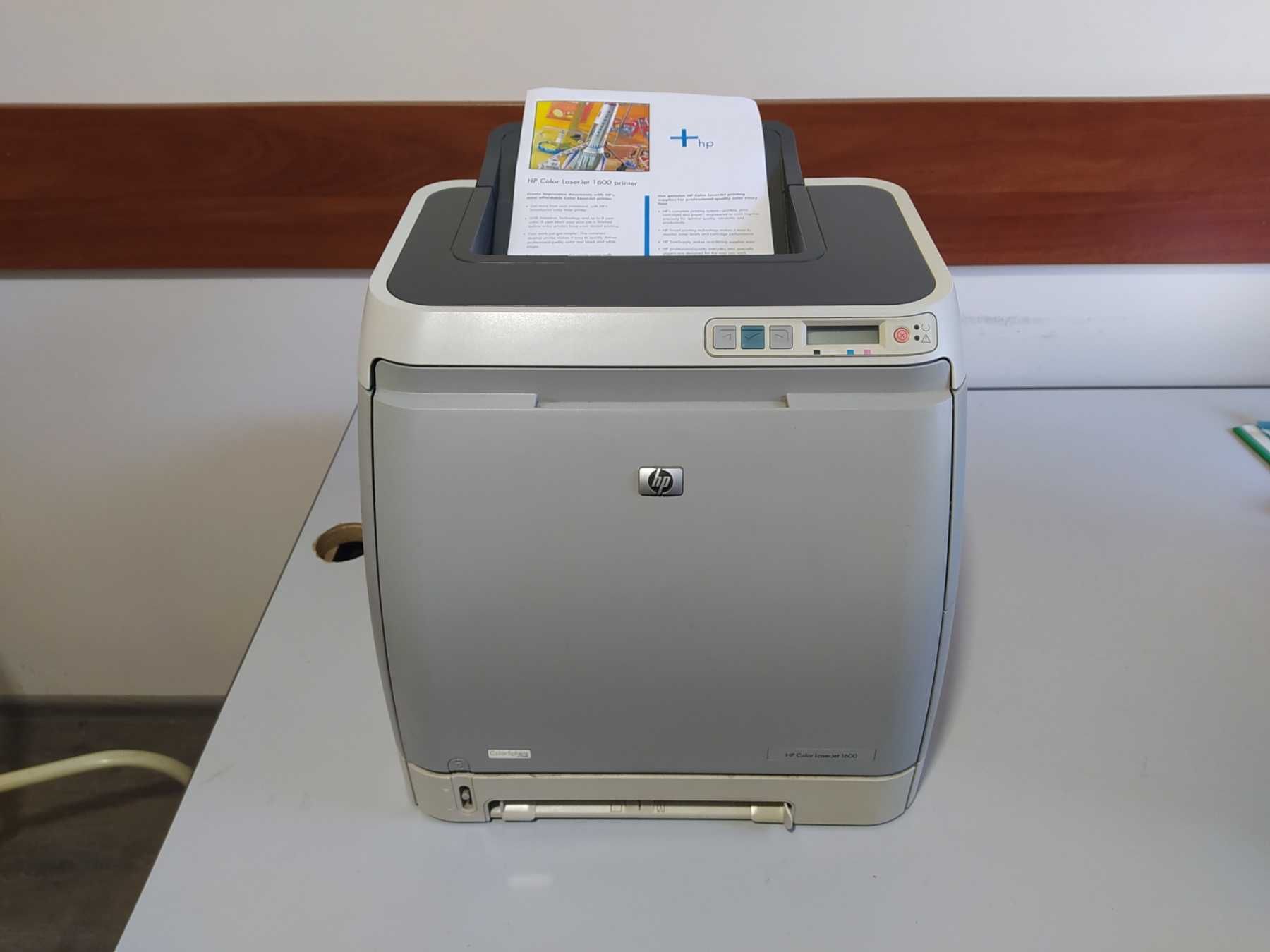 Продам БУ HP Color LaserJet 1600 офисный принтер цветной