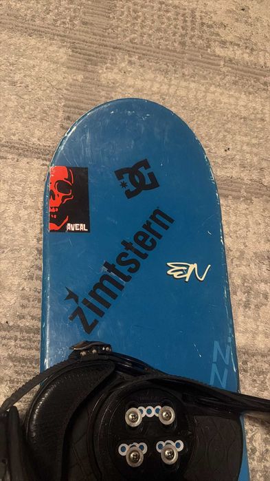 Deska snowboardowa Nidecker Swisengineering 139 cm + wiązania Burton