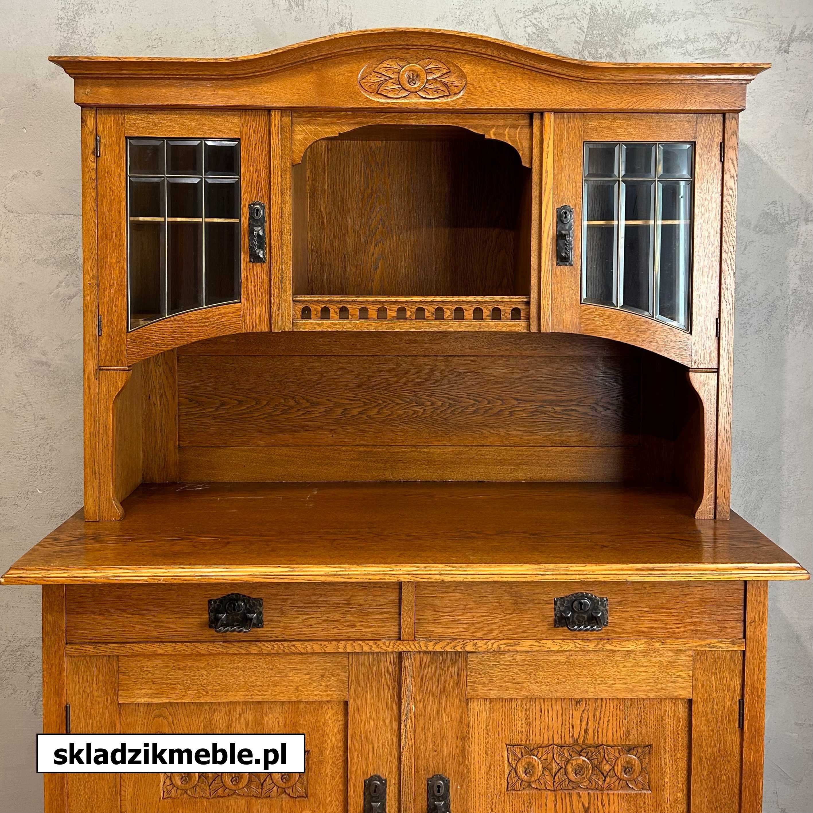 050725 Stylowy kredens dębowy z okresu miedzywojennego