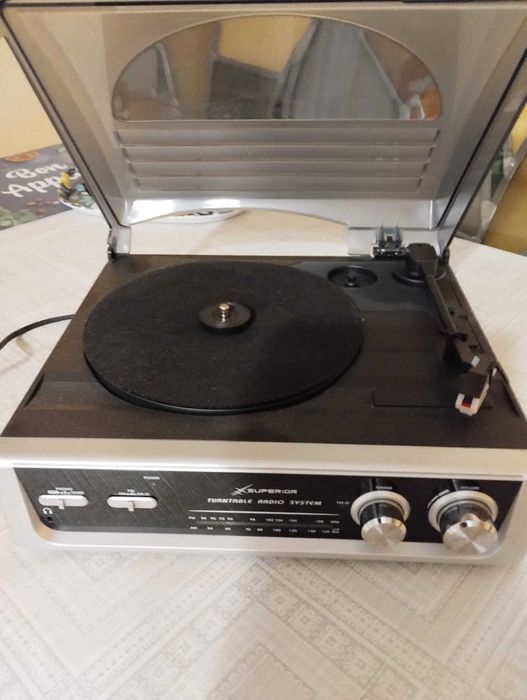 Sprawny gramofon z głośnikami radiem radio Superior TT-183