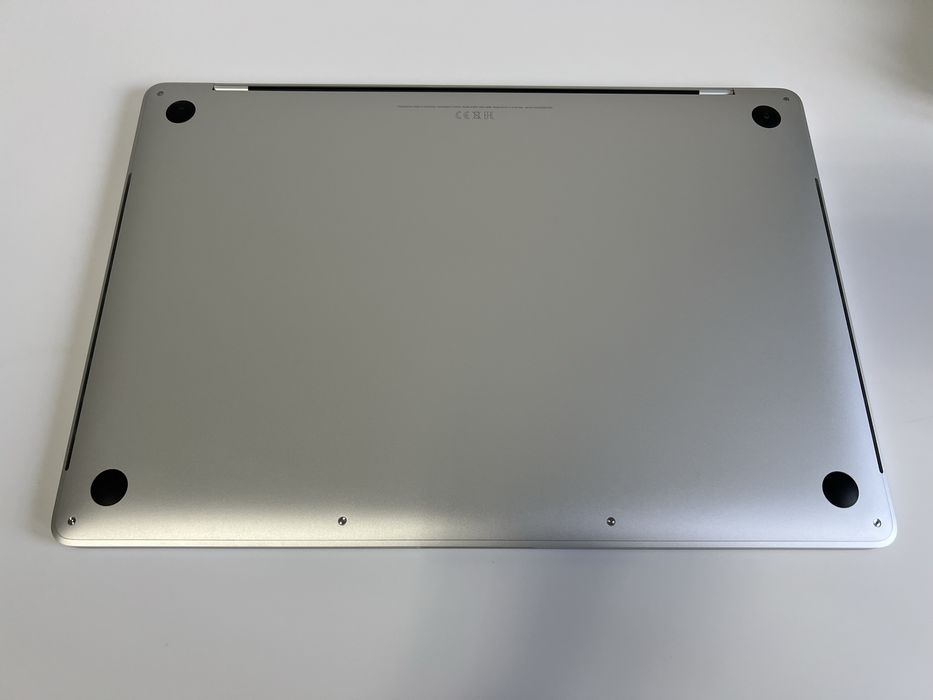 MacBook Pro 15 2019 32/512gb. i9, Radeon Pro Vega 20. 11 циклов акб.