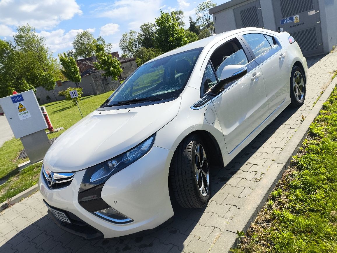 Opel Ampera 1,4 Hybrid Plug-In 151 KM z Niemiec zadbany idealny!