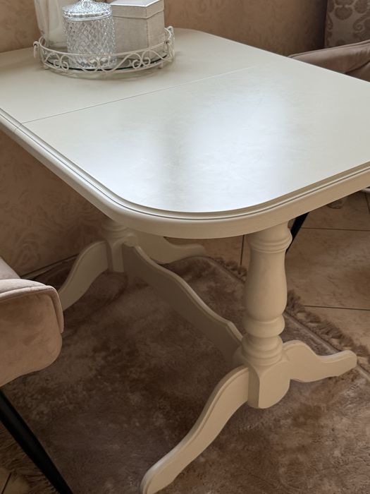 Стол кухонный бежевый