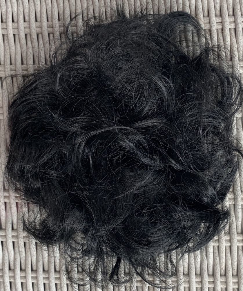 Włosy doczepiane, głęboka czerń, kok na gumce ( 158 )