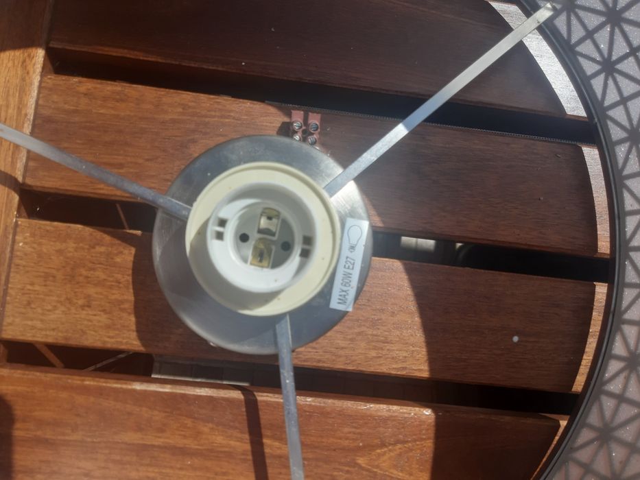 Candeeiro teto em bom estado