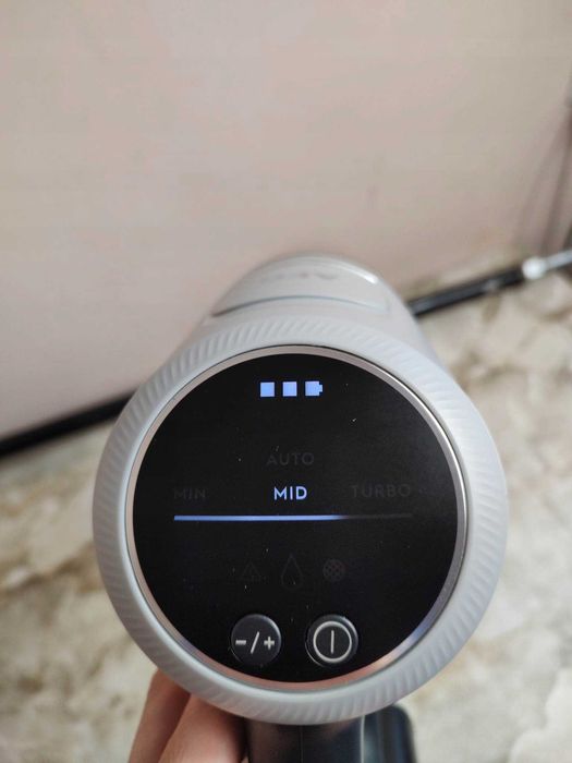 Odkurzacz pionowy AEG Animal 8000