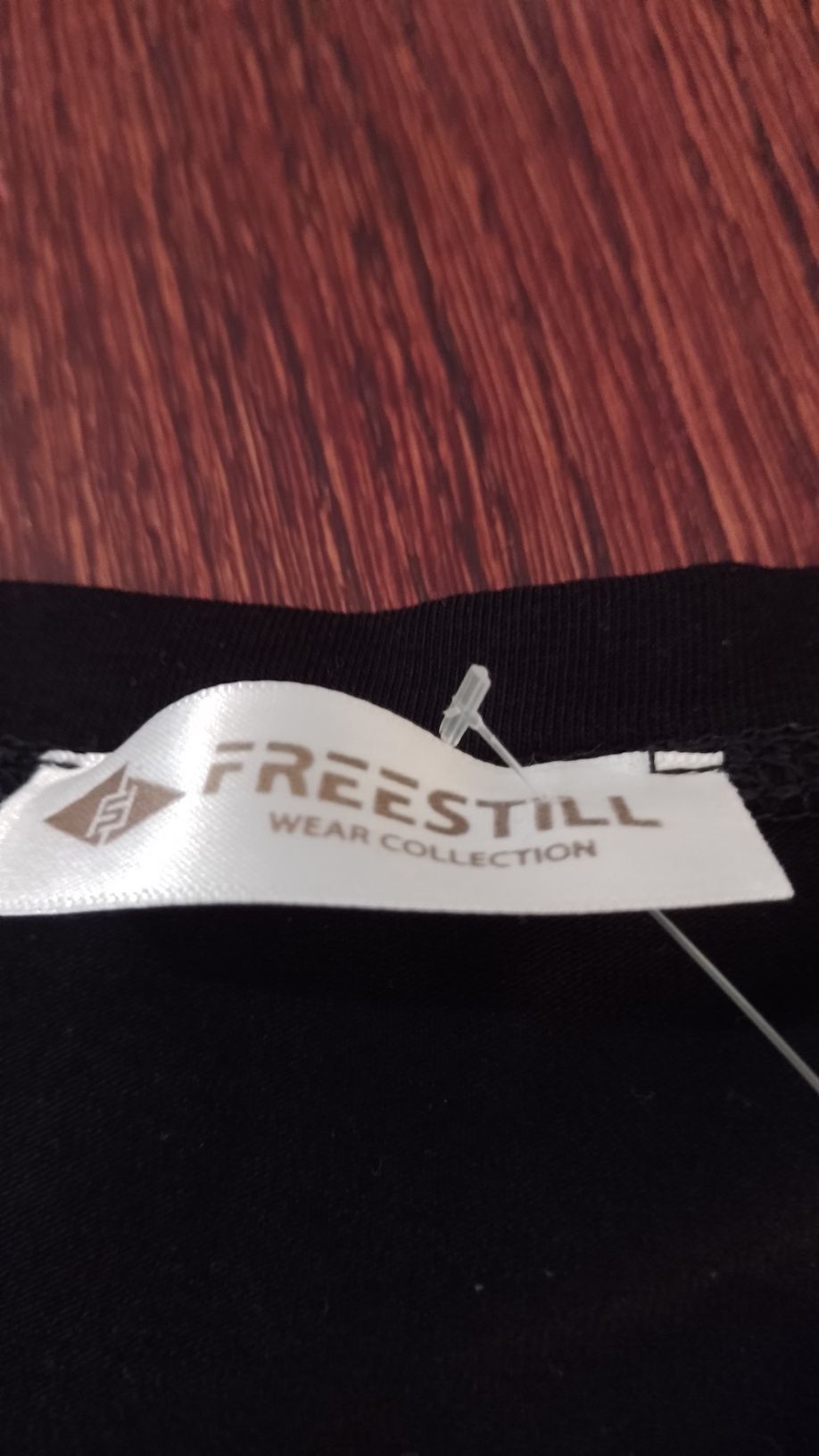 Piękny czarny t-shirt z cekinami rozm S