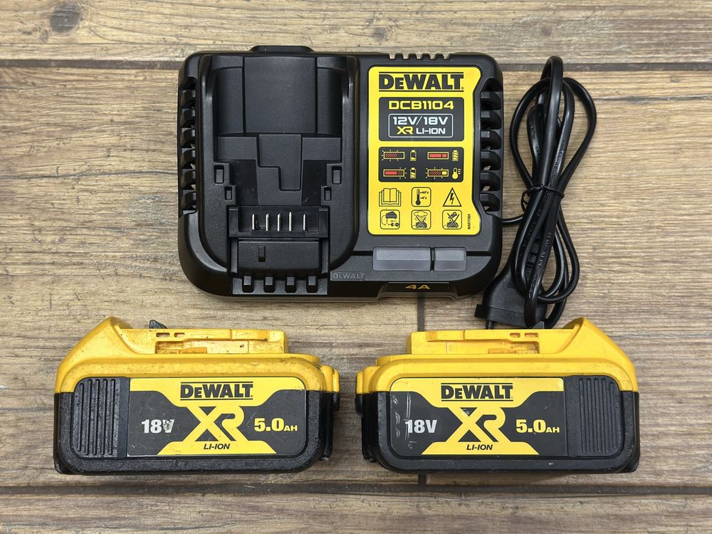 Zestaw | akumulatory 18V 2x 5AH z 2022r. / ładowarka DCB1104 DeWalt