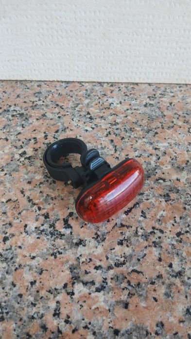 Luz Sinalizadora traseira de bicicleta (nao inclui bateria)