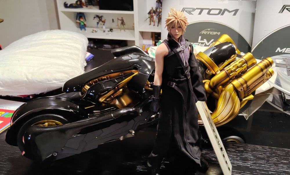 Final Fantasy VII - Cloud + Fenrir Advent Children - Gametoys