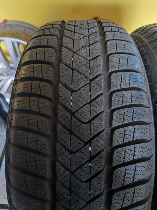Opony zimowe 225/45R18 95V XL Pirelli SottoZero 3 | 2 sztuki