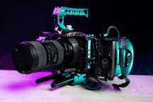 Blackmagic Pocket Cinema Camera 4K – zestaw z obiektywem i akcesoriami