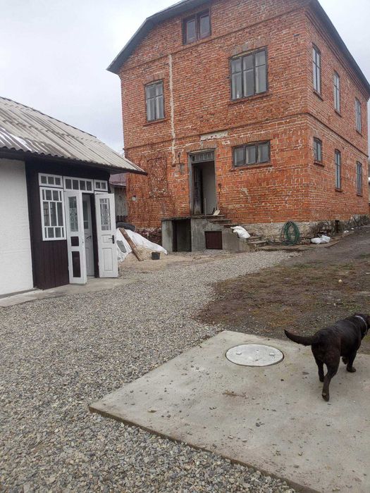 Продаж житлового будинку з господарськими приміщеннями .с Ланівці