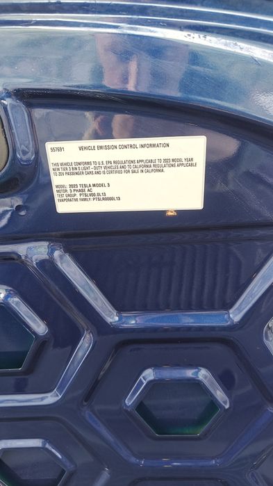 Tesla model 3 (2023 р.)