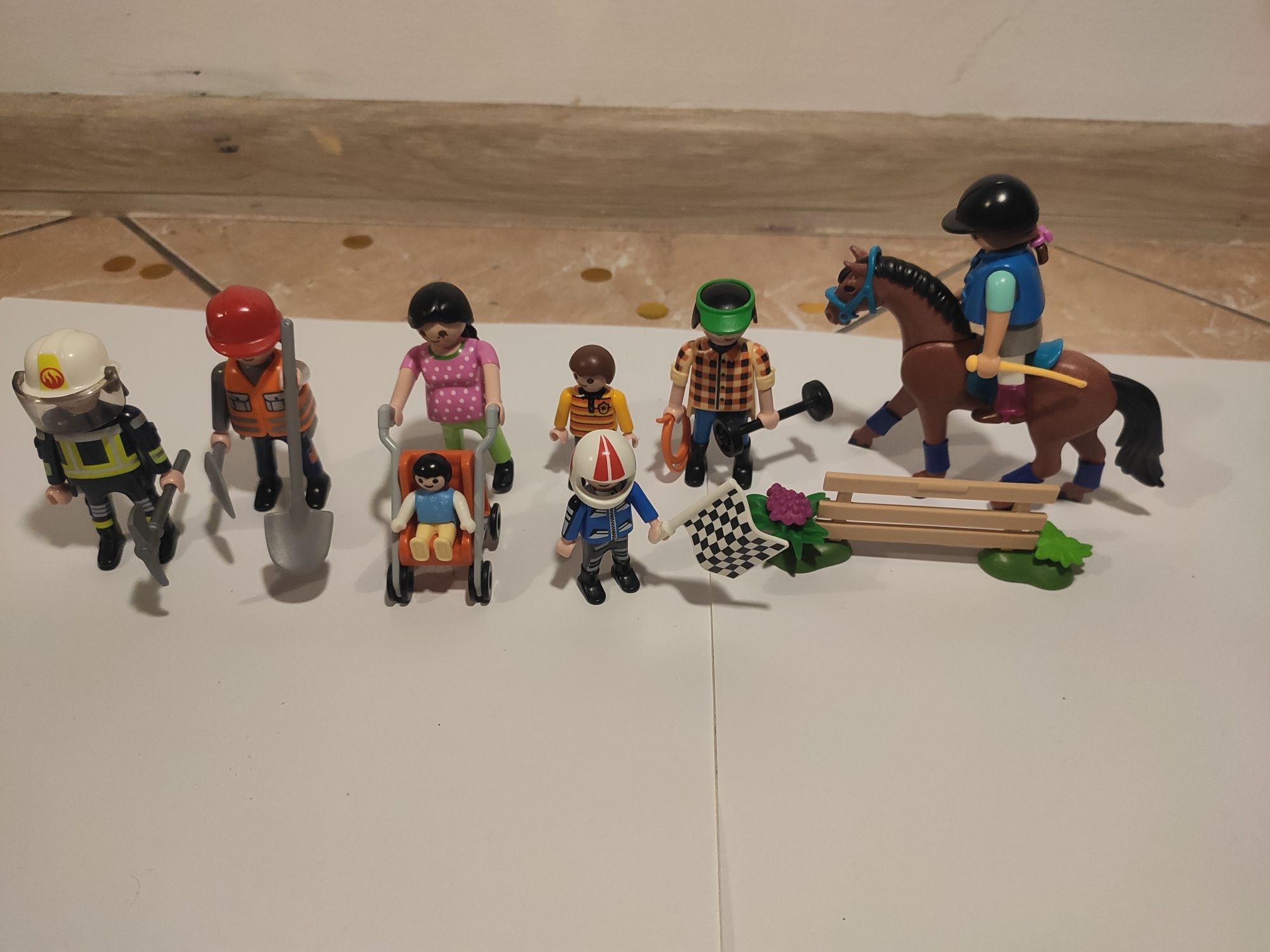 Playmobil figurki ludziki koń strażak budowniczy wózek