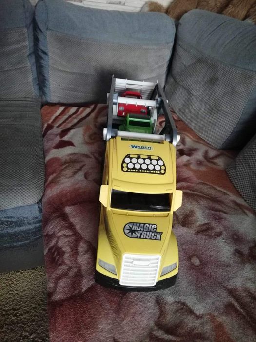 Duże autko - laweta, Wader Magic Truck