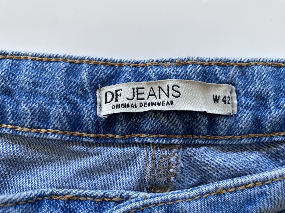 Продаю джинсові шорти