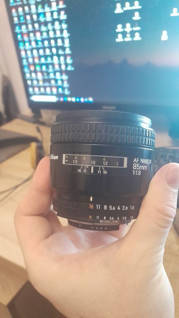 AF Nikon Nikkor 85 1.8  (non-D) Japan + uv