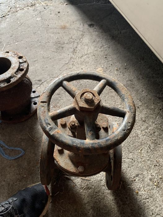 Задвижки 100 чугунні