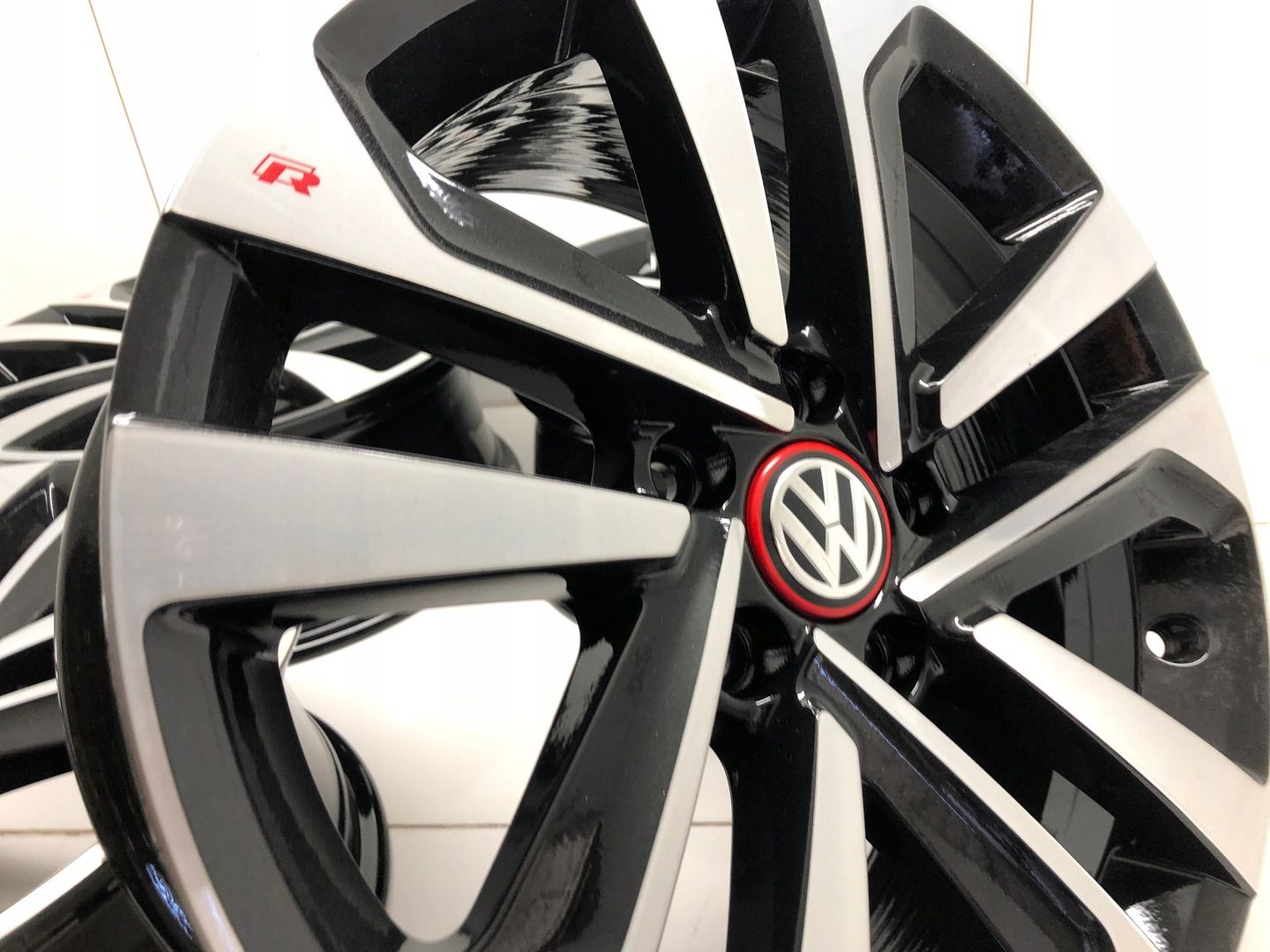 Felgi 17 VW Passat 3G Tiguan Golf R Line jak Nowe Idealne 7 ET40