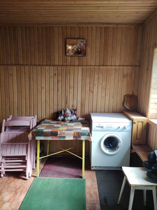 Продаж будинку в мальовничому місці біля водойми з гарним краєвидом