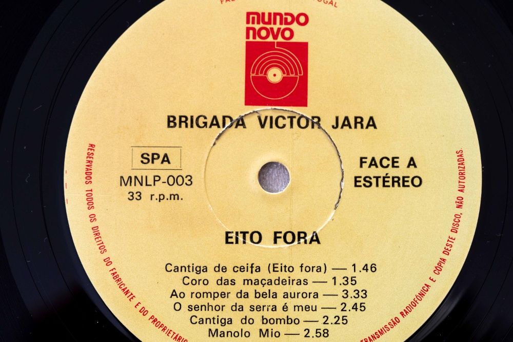 LP disco de vinil, Brigada Vitor Jara, eito fora