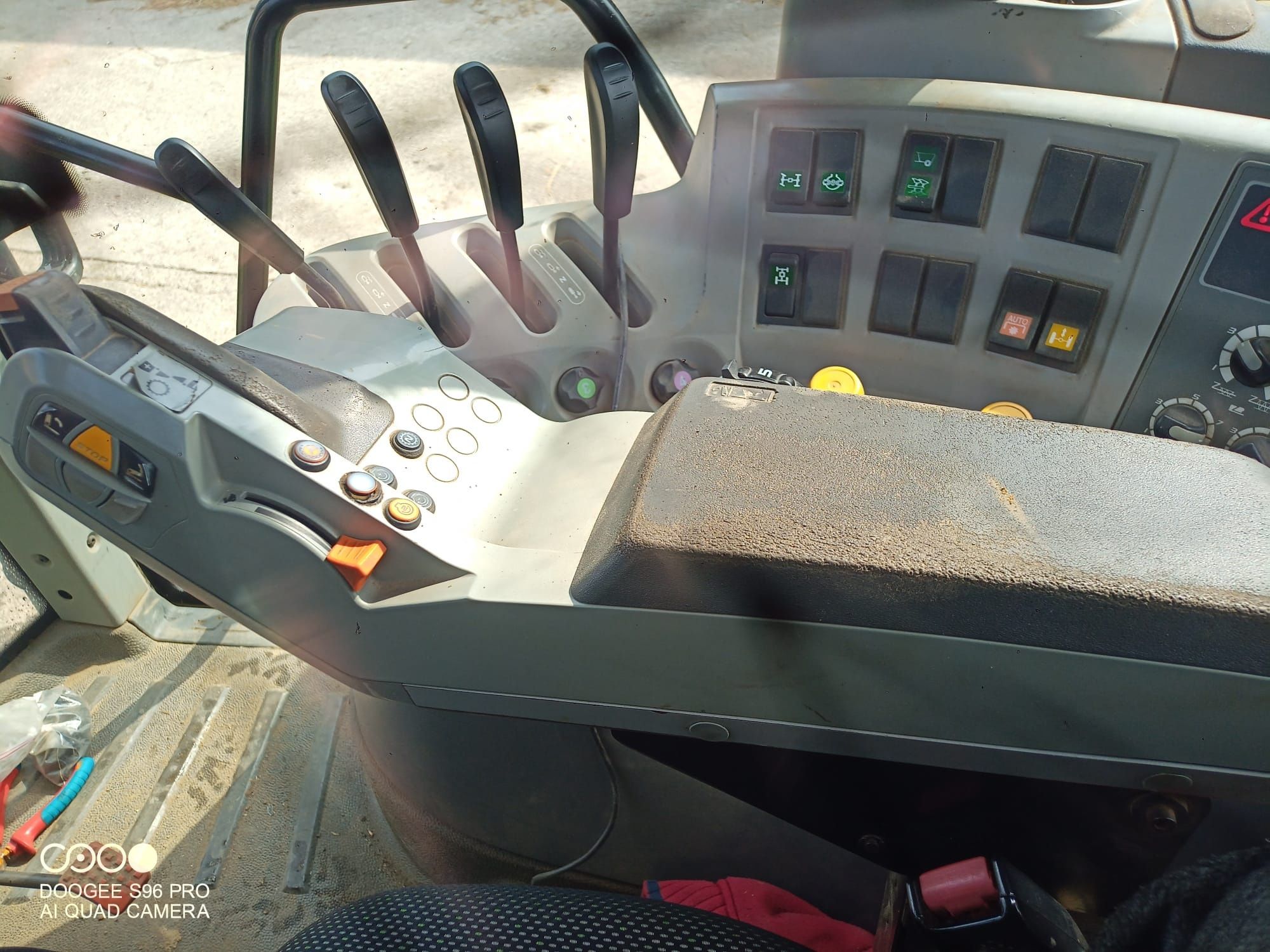Claas  Axion 820