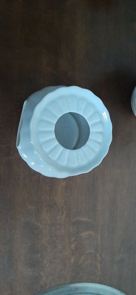 Ceramiczny dość duży podgrzewacz