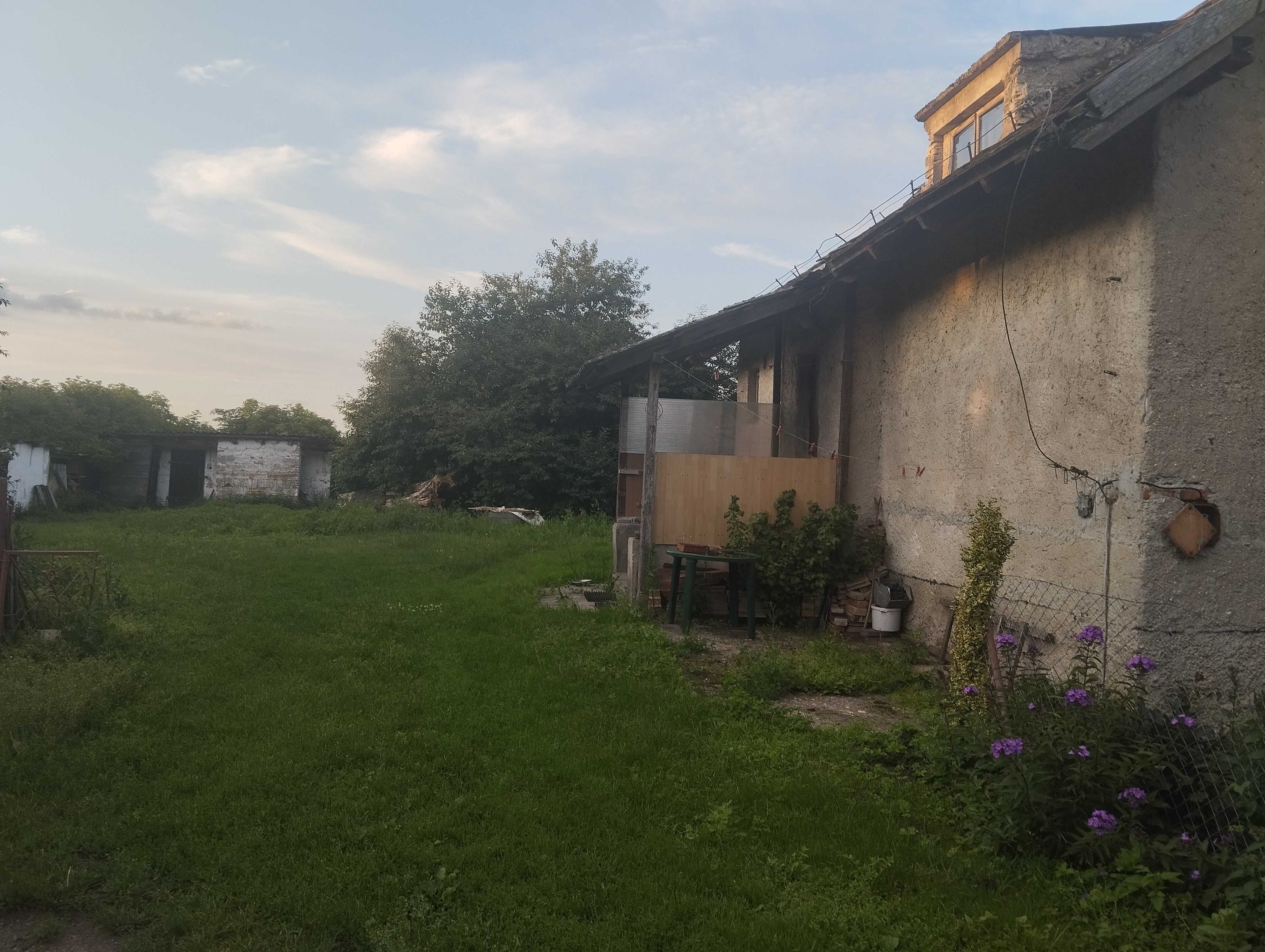 Pół domu z działką