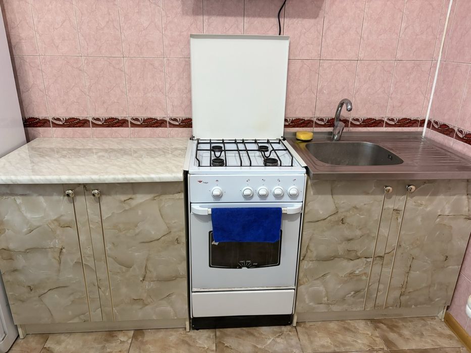 Газова плита + мийка + мебель.